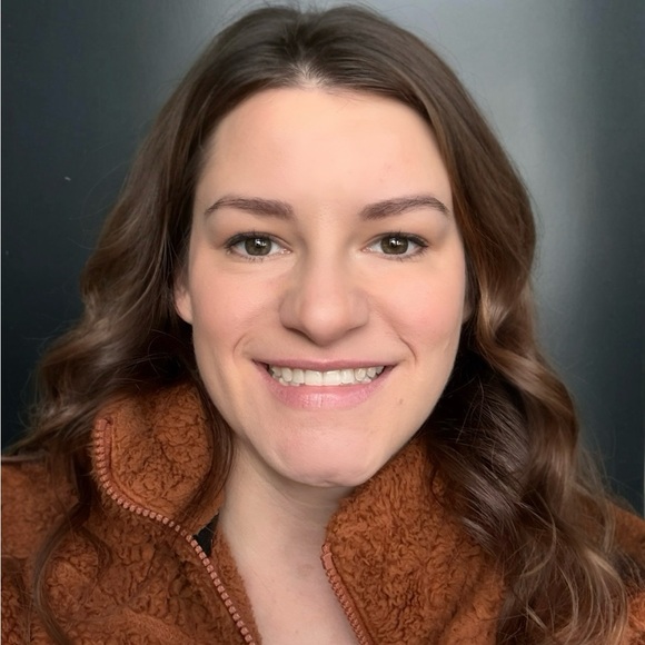 Meet your Posher, Nicole - Picture 1 of 1